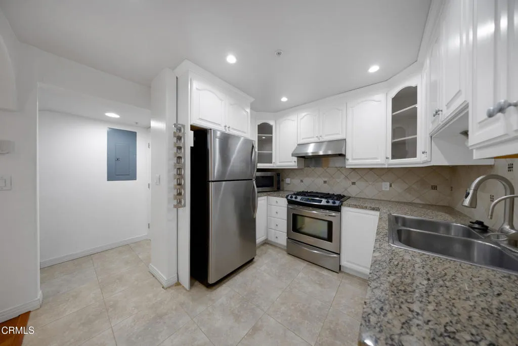 4732 Radford Avenue 8, Valley Village, California 91607 home-pic-14